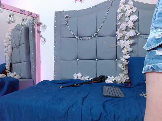 Luna-Rouge's BongaCams show and profile