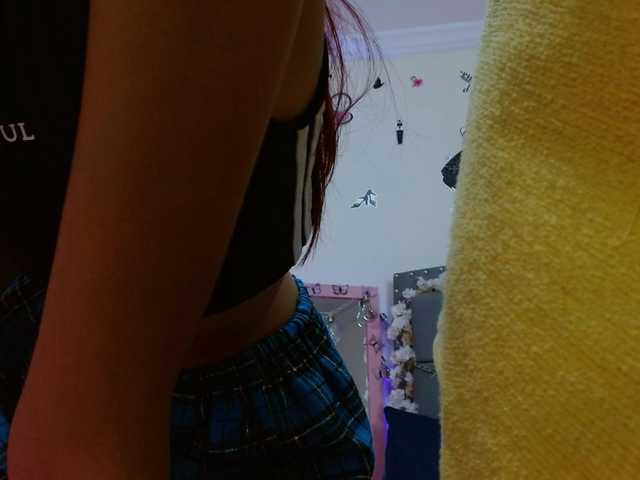 Luna-Rouge's BongaCams show and profile