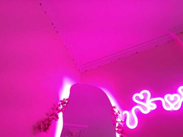 Luna-Rouge's BongaCams show and profile