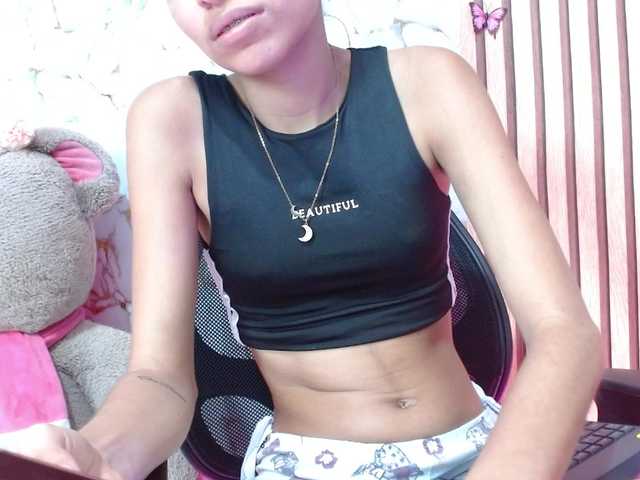 Luna-Rouge's BongaCams show and profile