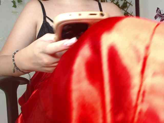 Luna-Rouge Live Webcam on BongaCams