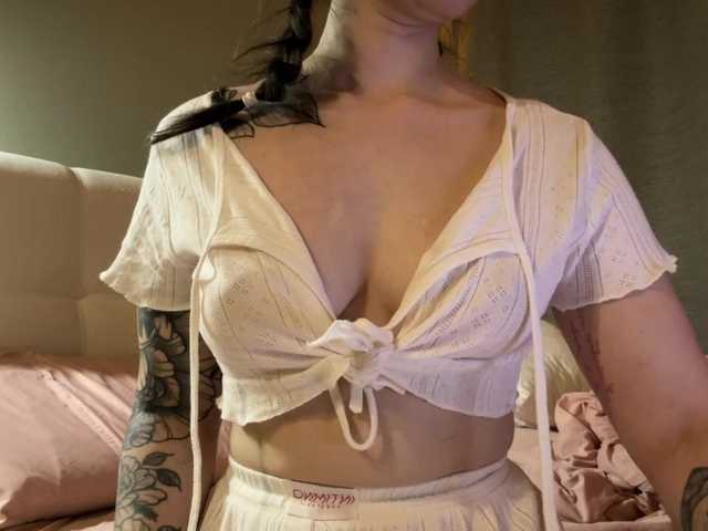 VoyDoll's BongaCams show and profile