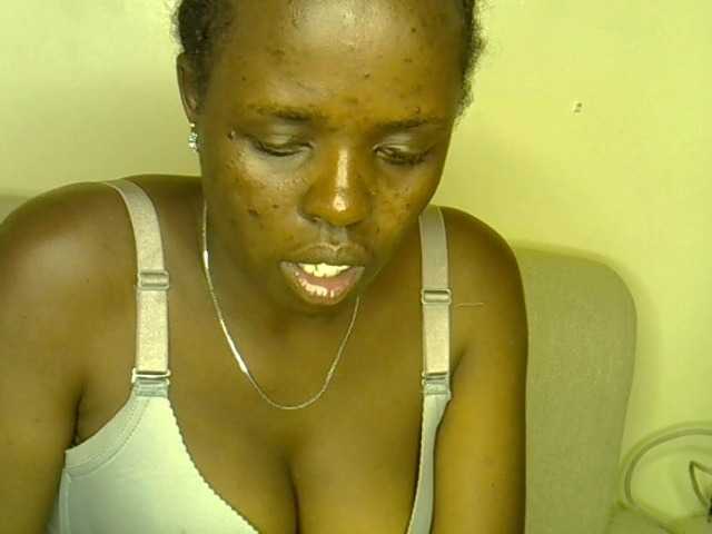 Caramel22 webcam bongacams model stream image