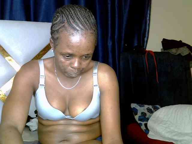 Caramel22 Live Webcam on BongaCams
