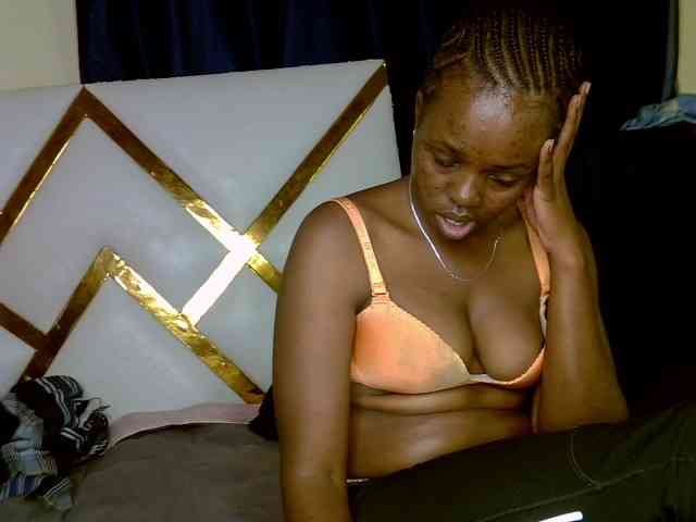 Caramel22 Live Webcam on BongaCams