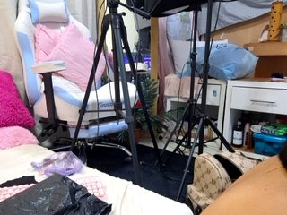 Alyssa-Ray Porn Show