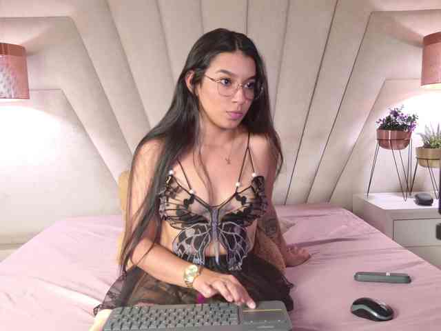 Alyssa-Ray webcam