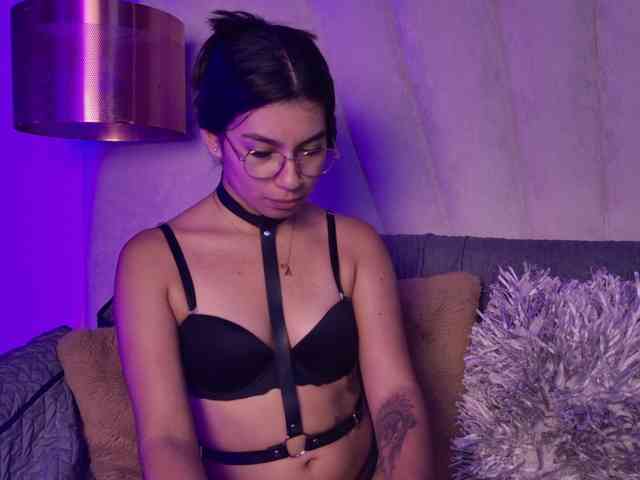 Alyssa-Ray webcam