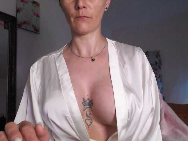 MissyDior's BongaCams show and profile