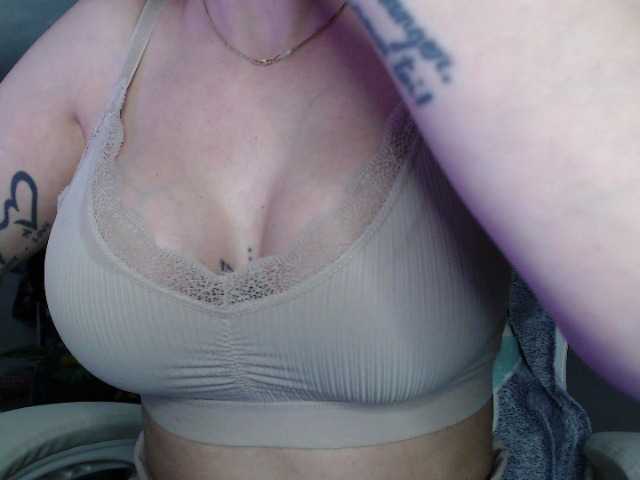 MissyDior's BongaCams show and profile