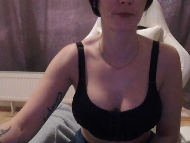 MissyDior's BongaCams show and profile