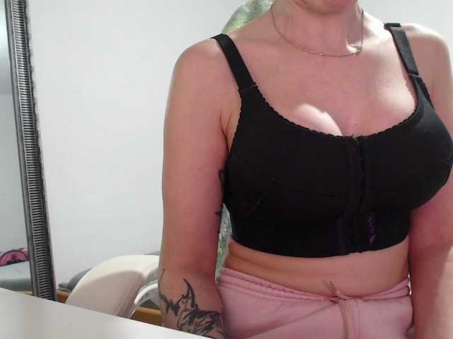 MissyDior's BongaCams show and profile