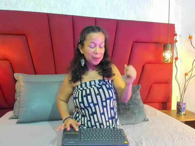 Miranda-Laurent Live Webcam on BongaCams