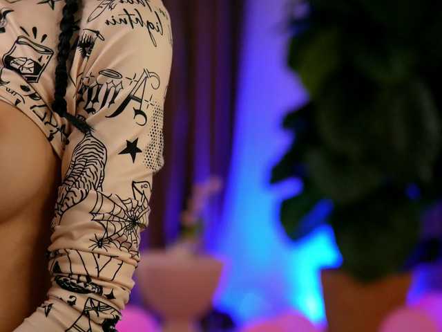 EvaAmanti's BongaCams show and profile