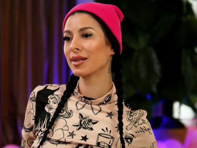 EvaAmanti's BongaCams show and profile