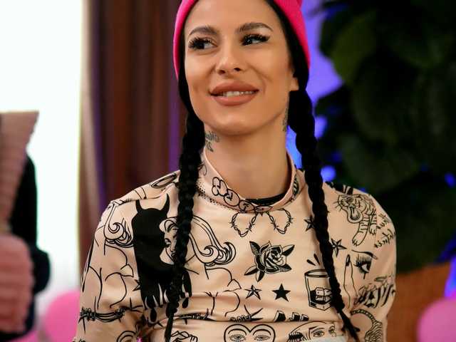 EvaAmanti's BongaCams show and profile