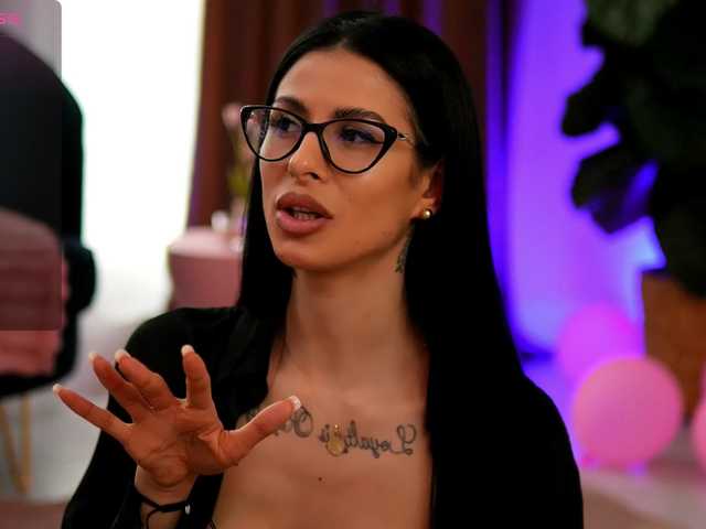 EvaAmanti's BongaCams show and profile