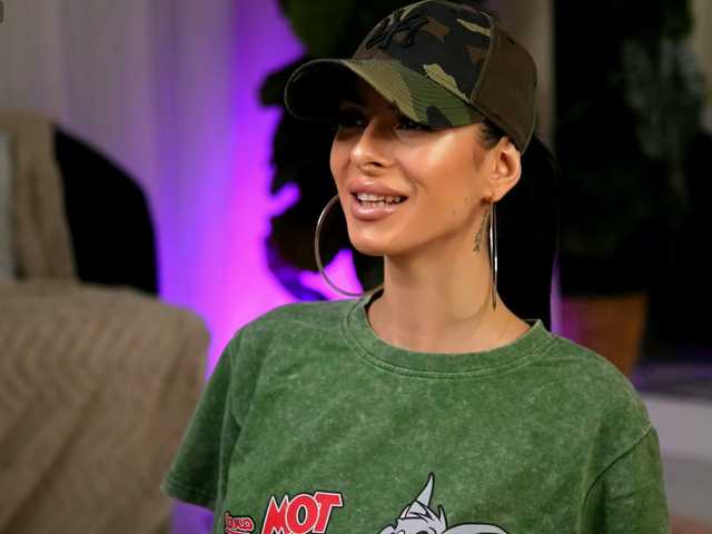 EvaAmanti's BongaCams show and profile