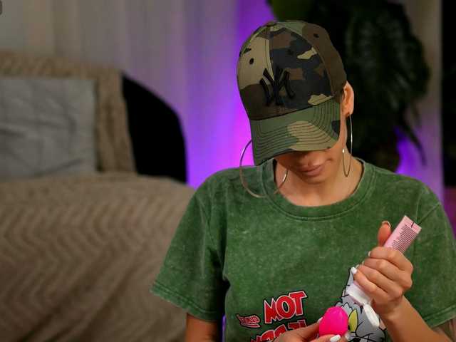 EvaAmanti's BongaCams show and profile