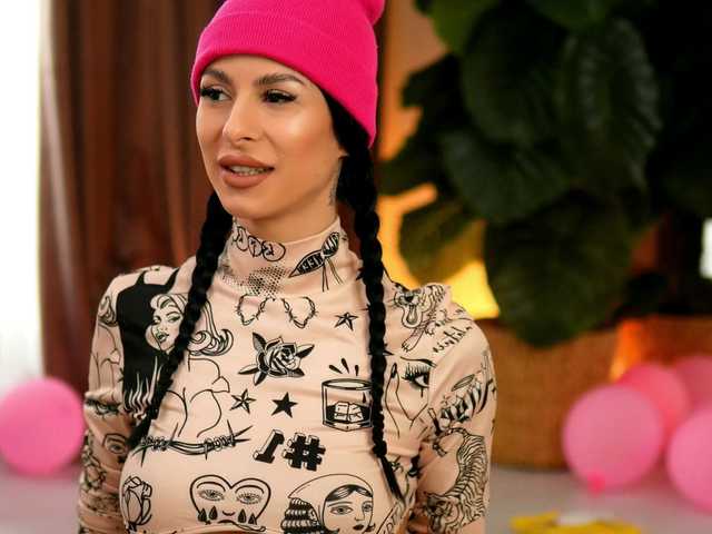 EvaAmanti's BongaCams show and profile