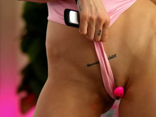 EvaAmanti's BongaCams show and profile