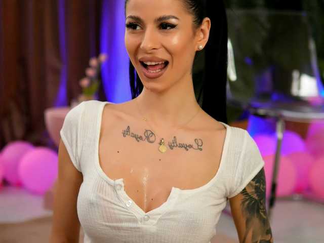 EvaAmanti's BongaCams show and profile