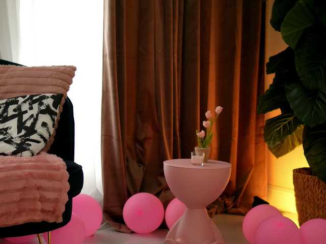 EvaAmanti's BongaCams show and profile