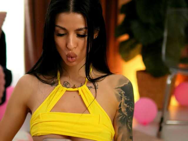 EvaAmanti's BongaCams show and profile