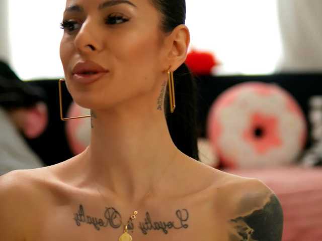 EvaAmanti's BongaCams show and profile