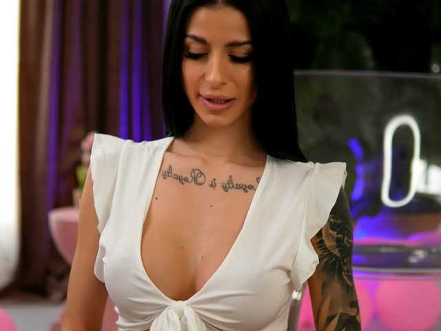 EvaAmanti's BongaCams show and profile