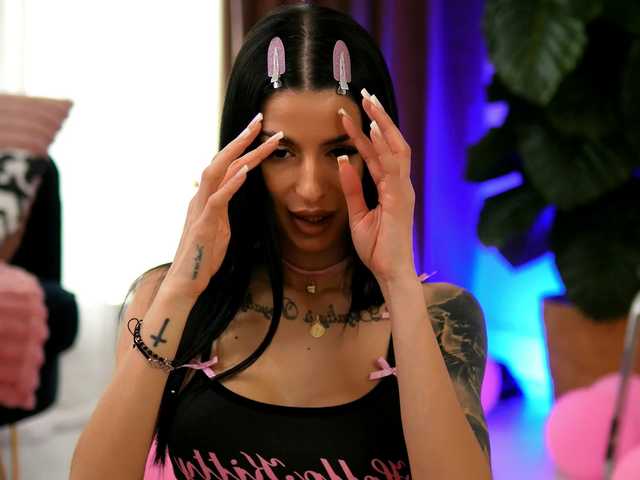 EvaAmanti's BongaCams show and profile