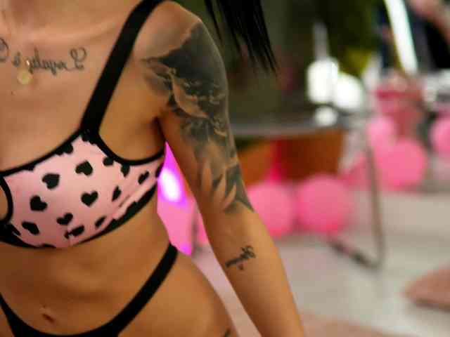 EvaAmanti Live Webcam on BongaCams