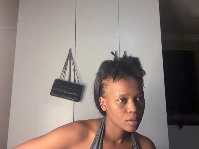 SexyBaddie's BongaCams show and profile