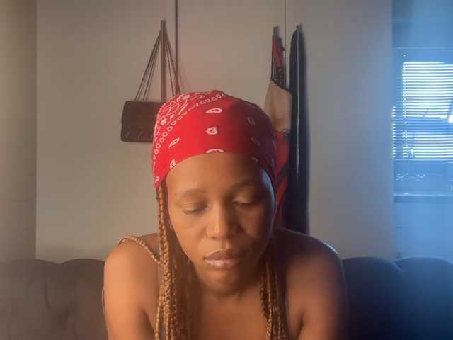 SexyBaddie's BongaCams show and profile