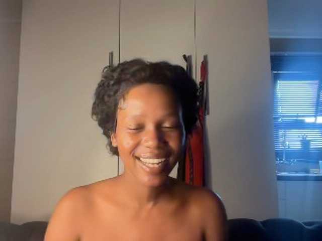 SexyBaddie's BongaCams show and profile