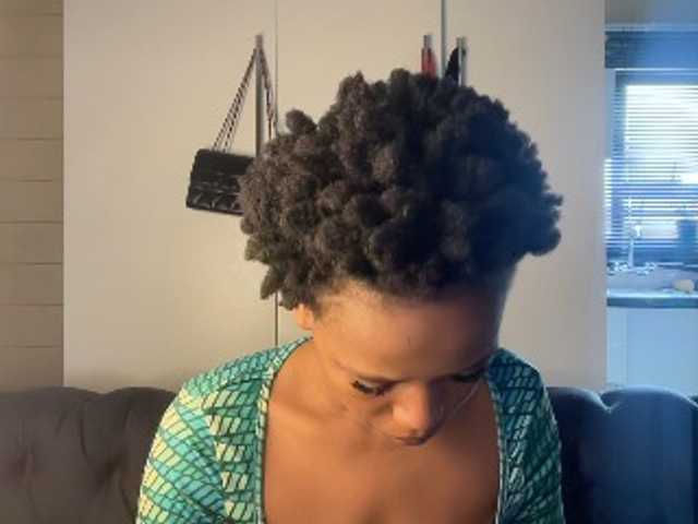 SexyBaddie's BongaCams show and profile