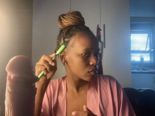 SexyBaddie's BongaCams show and profile