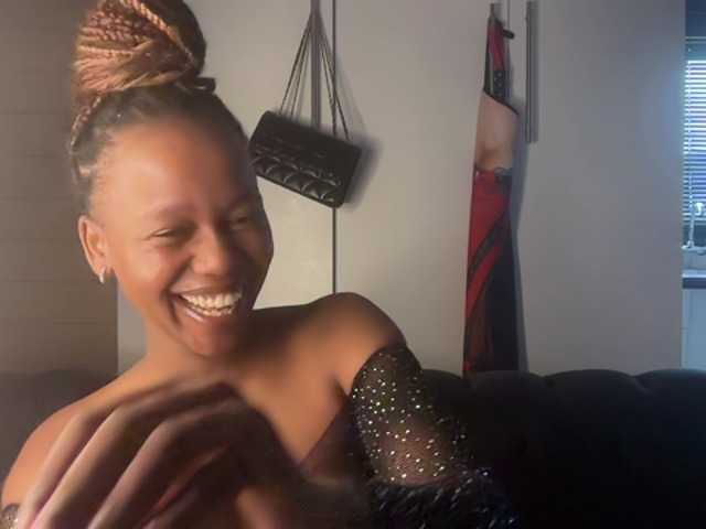 SexyBaddie's BongaCams show and profile