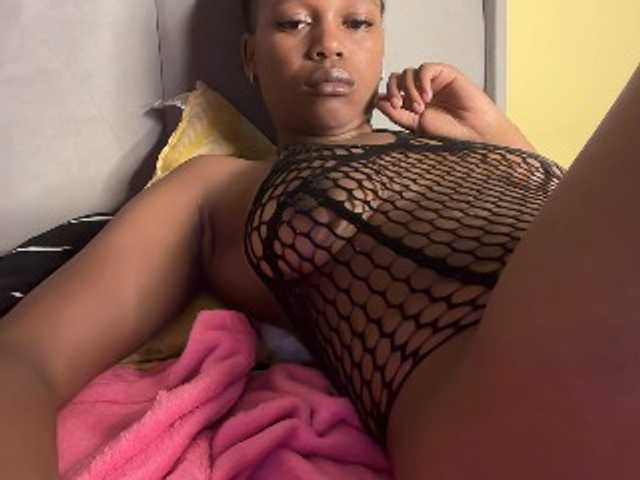 SexyBaddie's BongaCams show and profile