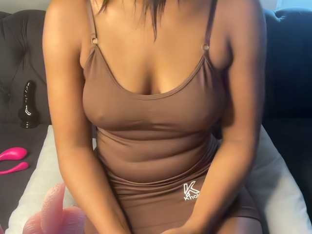 SexyBaddie's BongaCams show and profile