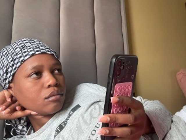 SexyBaddie's BongaCams show and profile