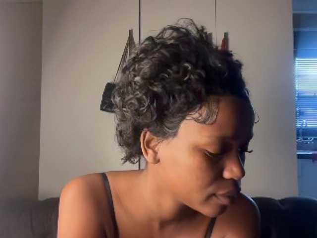 SexyBaddie's BongaCams show and profile