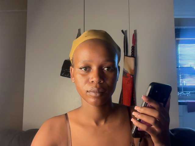 SexyBaddie's BongaCams show and profile