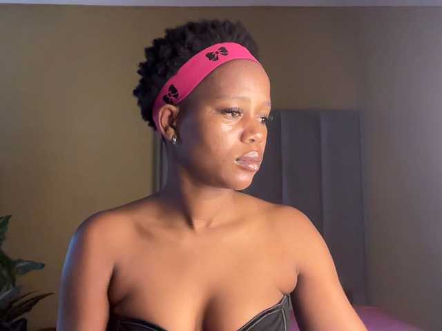 SexyBaddie's BongaCams show and profile