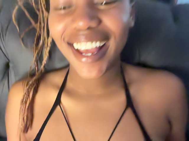 SexyBaddie's BongaCams show and profile