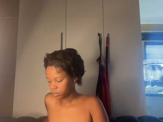 SexyBaddie's BongaCams show and profile