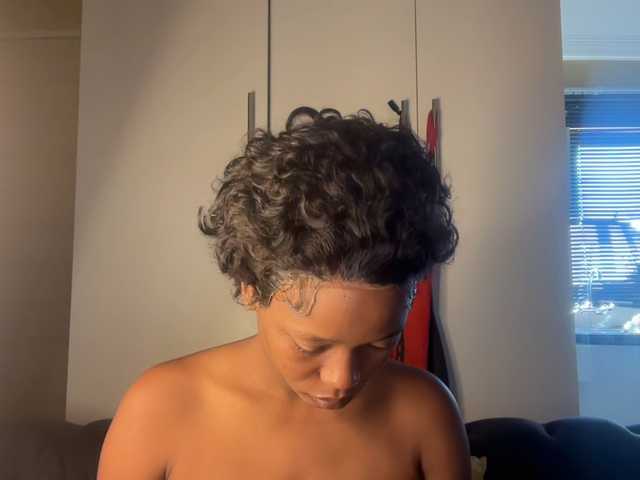 SexyBaddie's BongaCams show and profile