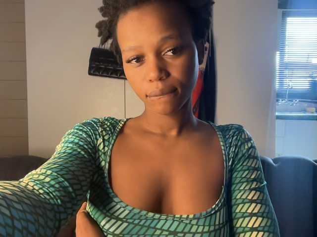 SexyBaddie's BongaCams show and profile