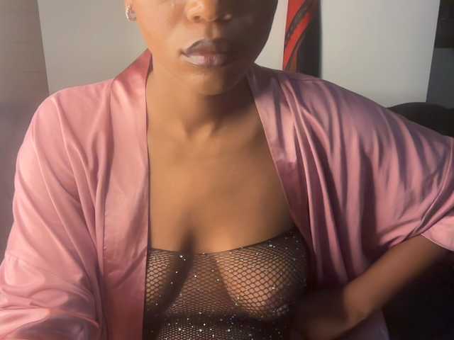 SexyBaddie's BongaCams show and profile