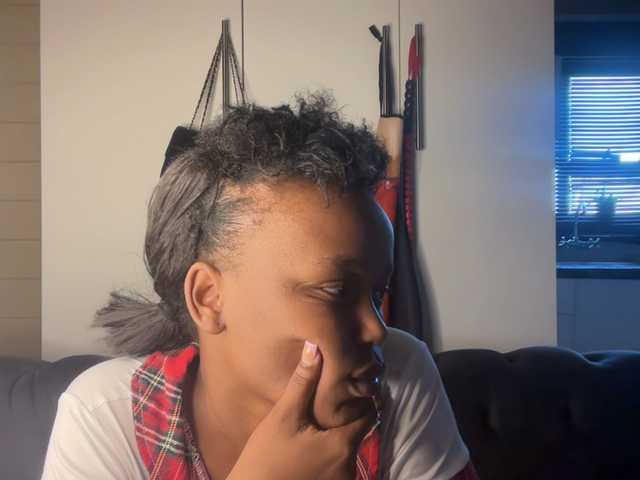 SexyBaddie's BongaCams show and profile